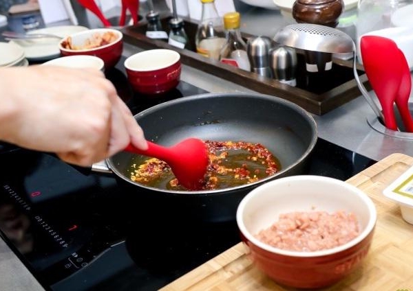 進(jìn)口“新年貨”走俏，天貓國(guó)際人造肉、植物奶走上百姓年夜飯桌